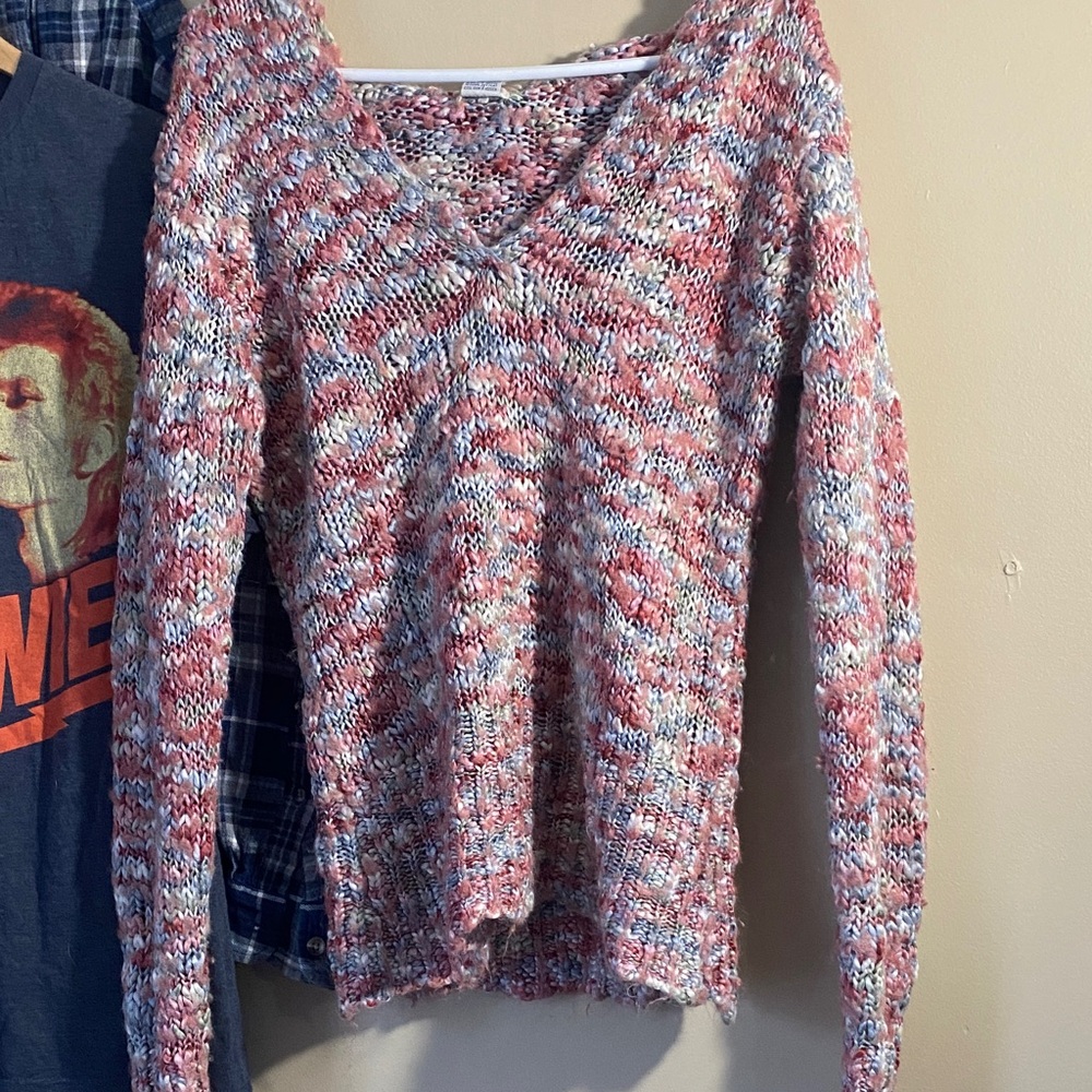 Maurices Pink and White V-Neck Sweater knit chunky blue